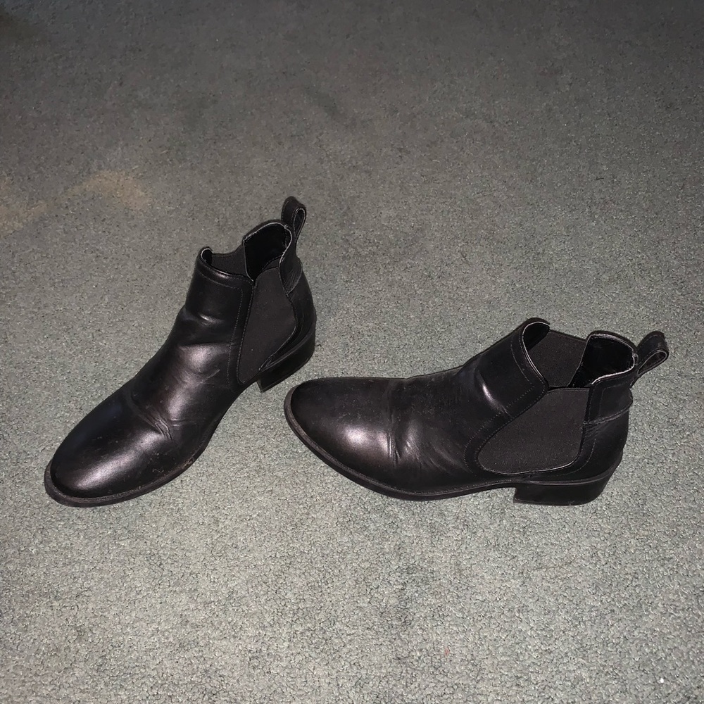 Steve Madden Chelsea boots // black